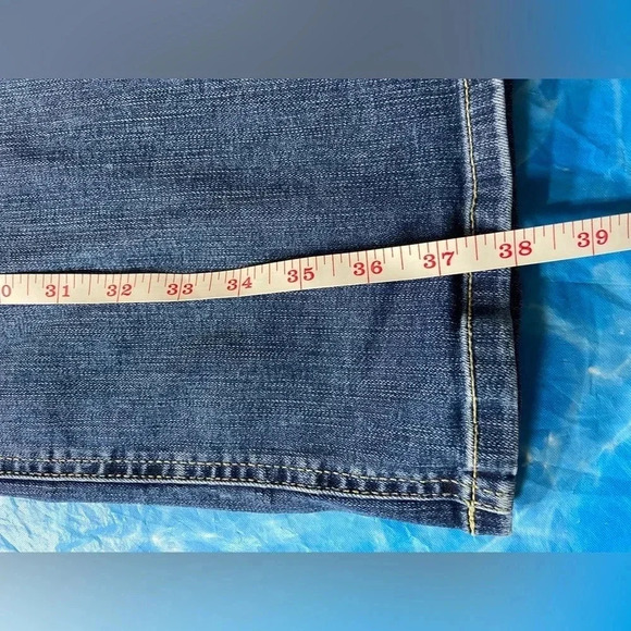 Maurices Medium High Rise Curvy Skinny Light Wash Stretch Denim Jeans - Picture 3 of 6